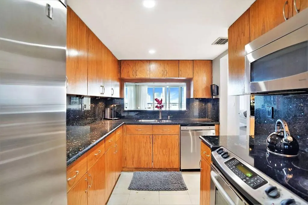 Endless Summer! Incredible Water Views Apartment