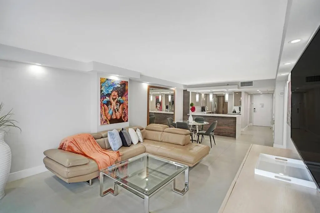 Electric Brand New With Water View, Edgewater Apartamento