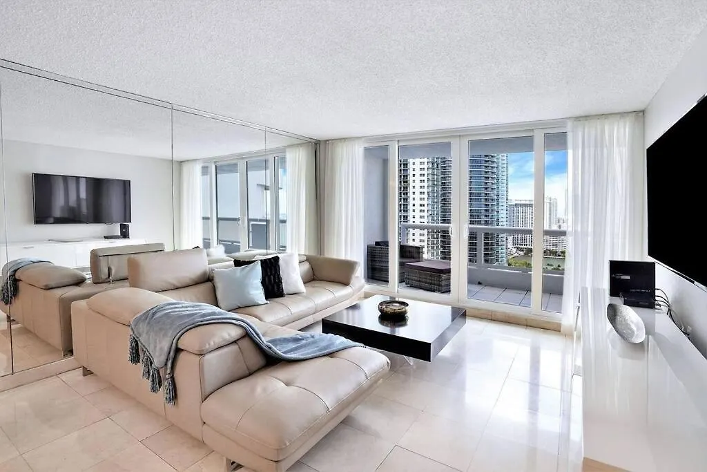 Endless Summer! Incredible Water Views Apartment Miami