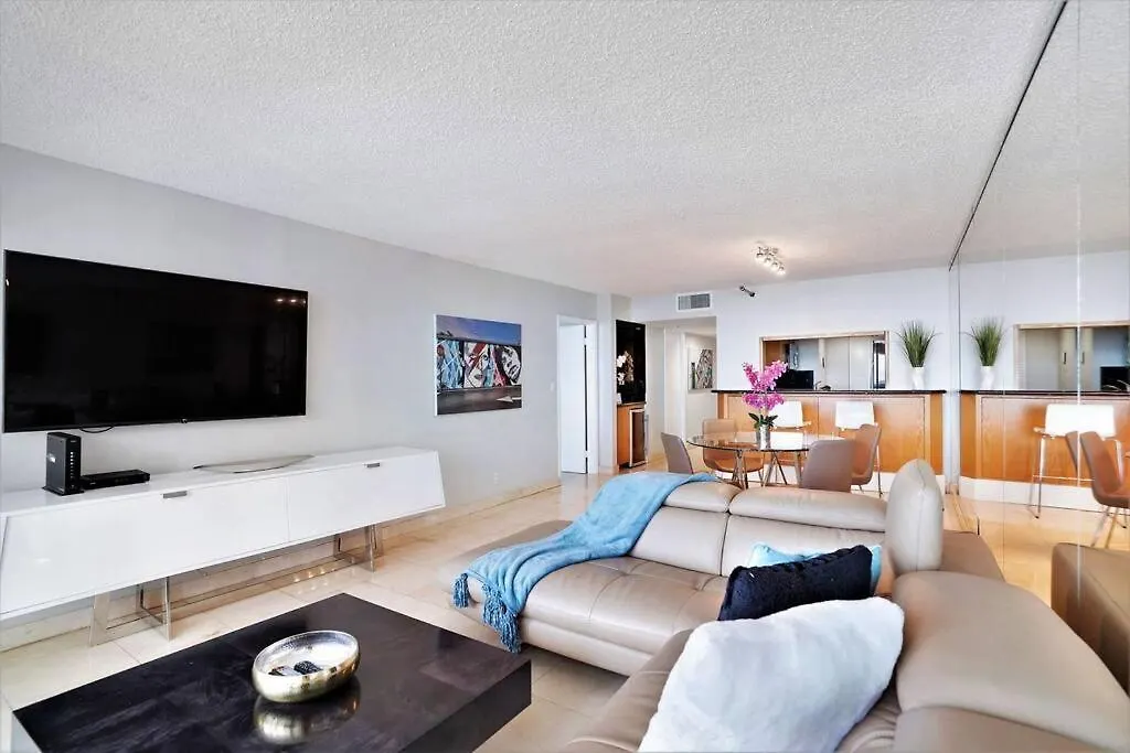 Endless Summer! Incredible Water Views Apartment Miami