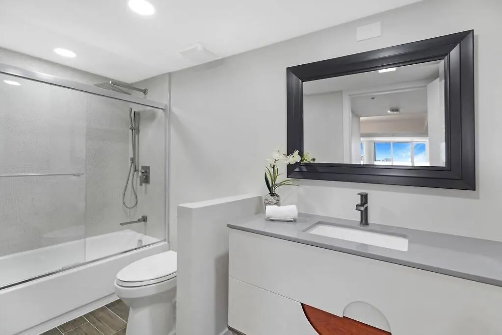 아파트 The Palms! Direct Water View Corner 마이애미