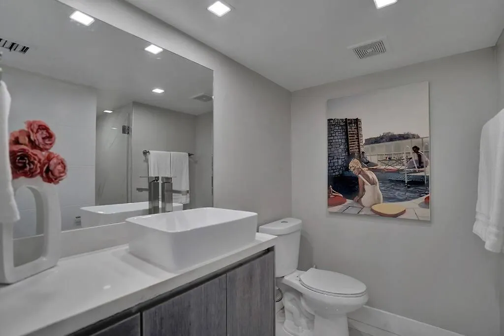 Apartment A Wave From It All! Direct Water Views!