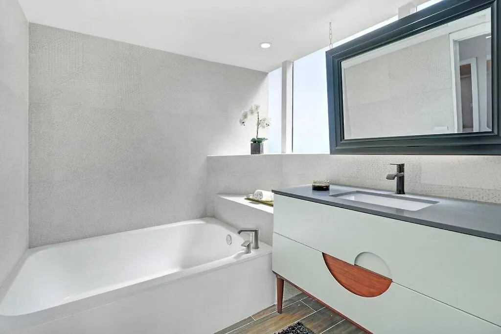 The Palms! Direct Water View Corner 아파트 마이애미