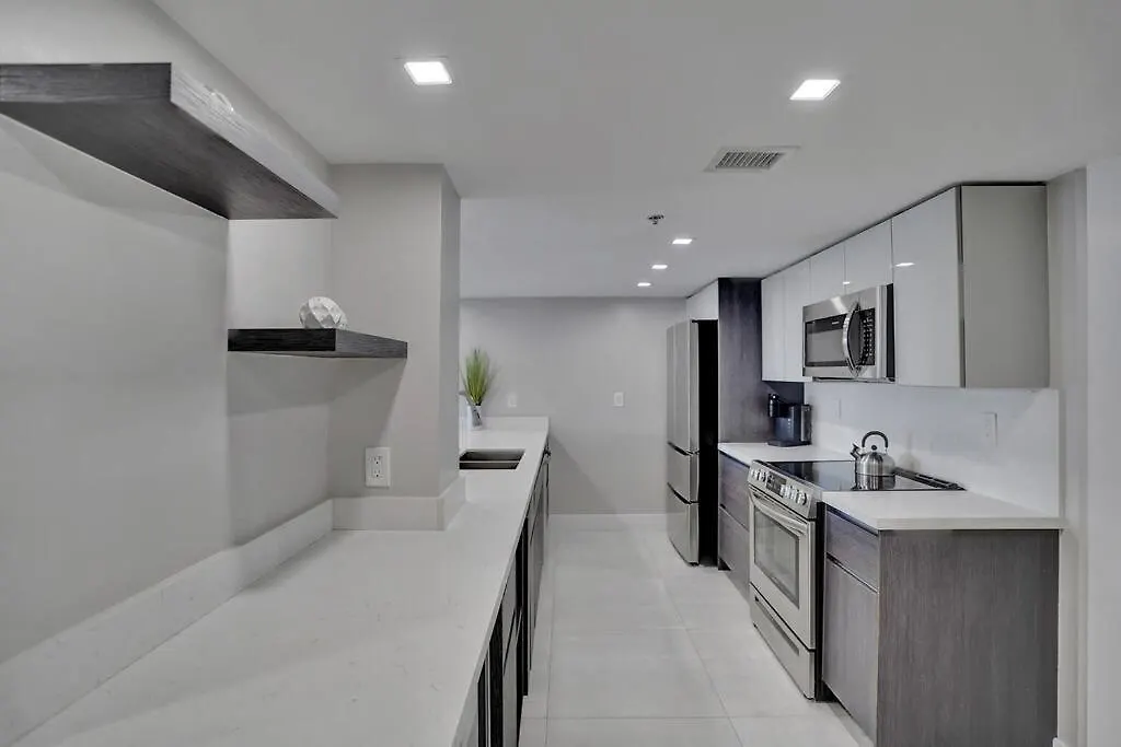 A Wave From It All! Direct Water Views! Apartment *