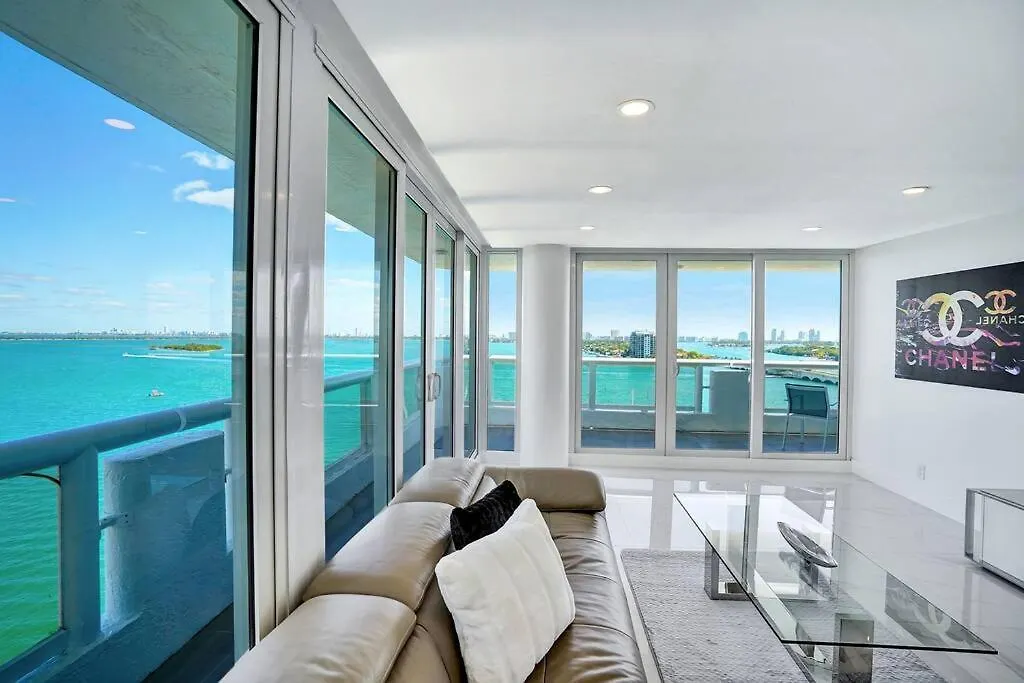 Feels Like Summer ~ Panoramic Water Views! Apartment Miami
