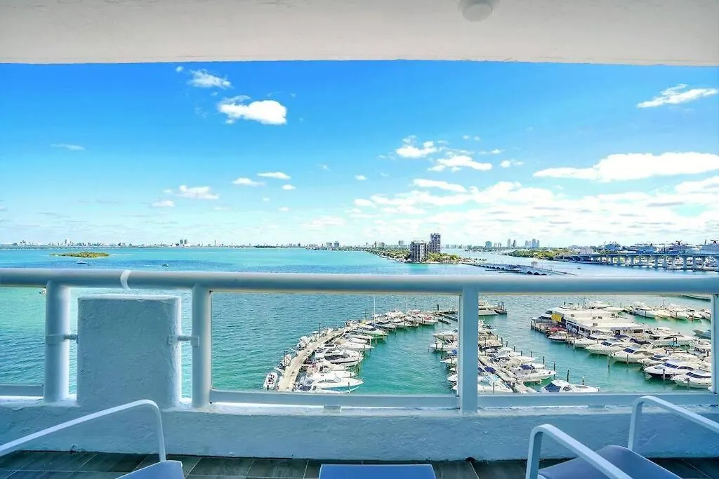 Feels Like Summer ~ Panoramic Water Views! Apartment *
