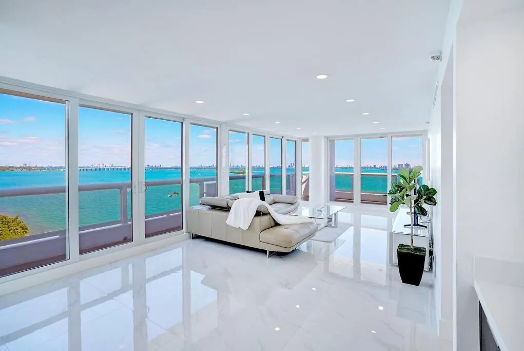Feels Like Summer ~ Panoramic Water Views! Miami