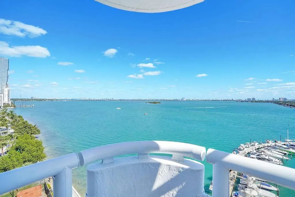 Feels Like Summer ~ Panoramic Water Views! Apartment *