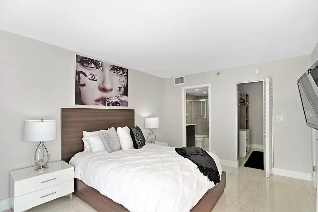 Sun-kissed & Sunshine! Direct Water And Views Apartment *