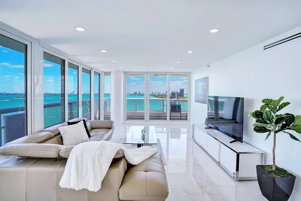 Feels Like Summer ~ Panoramic Water Views! Apartment *