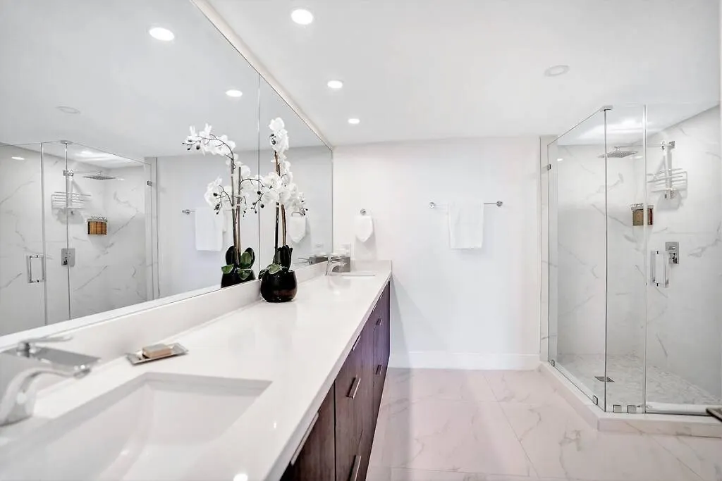 Apartment Feels Like Summer ~ Panoramic Water Views! Miami