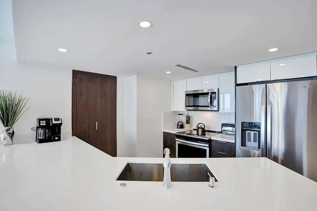 Apartment Feels Like Summer ~ Panoramic Water Views!