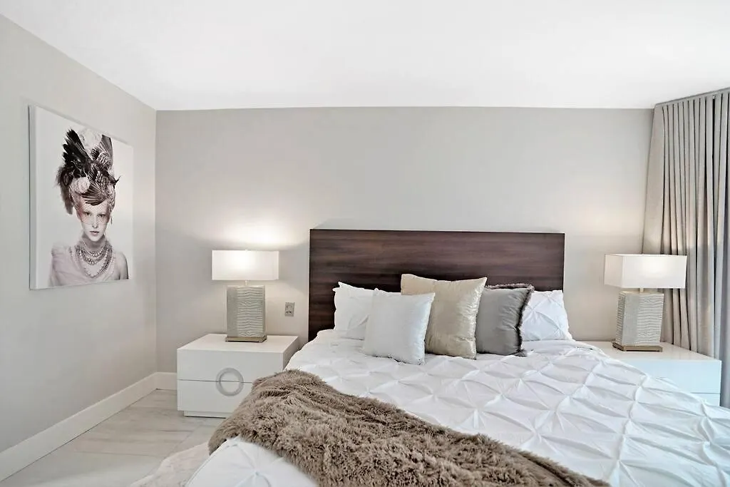 Sun-kissed & Sunshine! Direct Water And Views Apartment