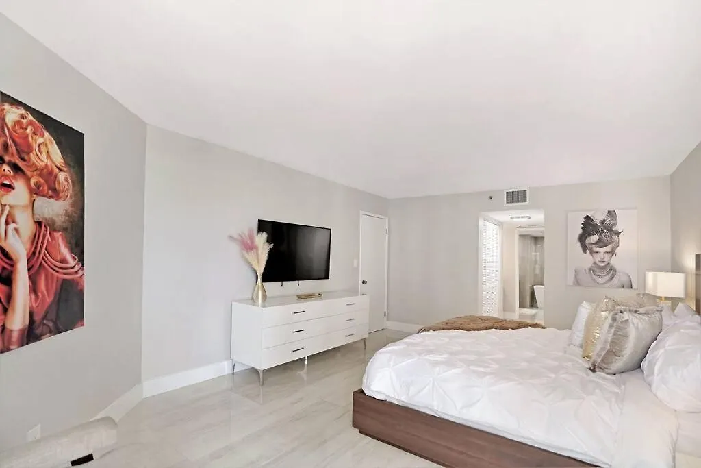 Sun-kissed & Sunshine! Direct Water And Views Apartment Miami