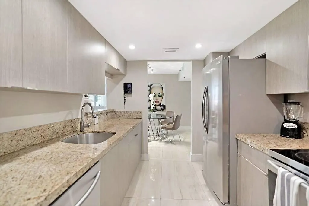 Sun-kissed & Sunshine! Direct Water And Views Apartment Miami