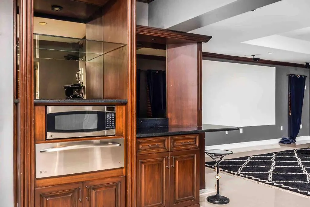 Sleeps 18 In Shores With Movie Theater / Pool / Jacuzzi Miami