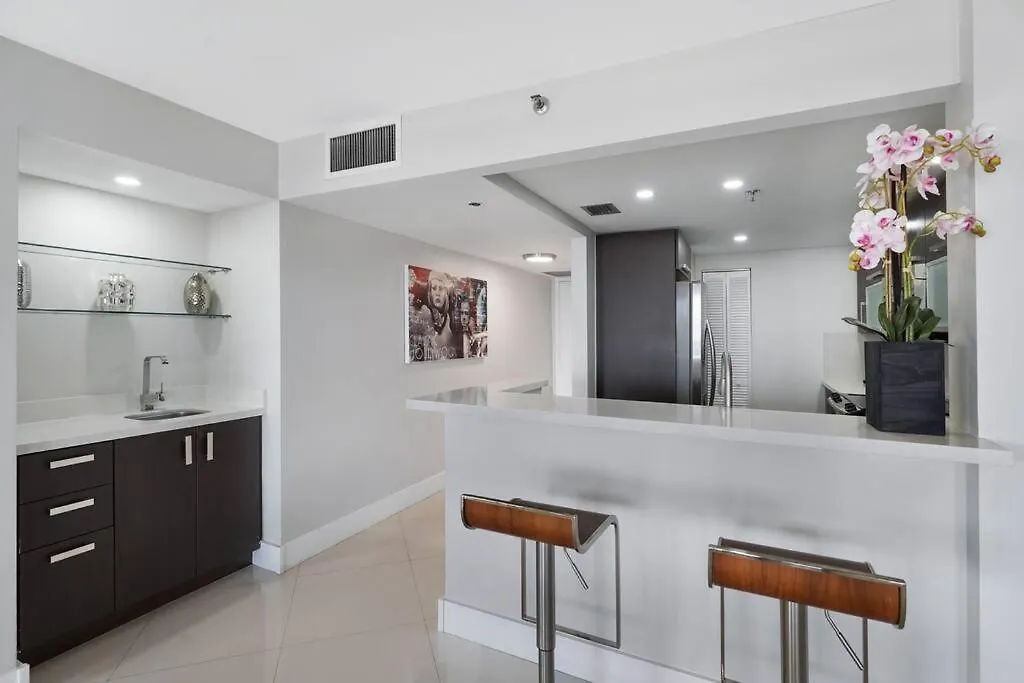 Apartment Meet Me In Miami! Impressive Skyline Views Miami