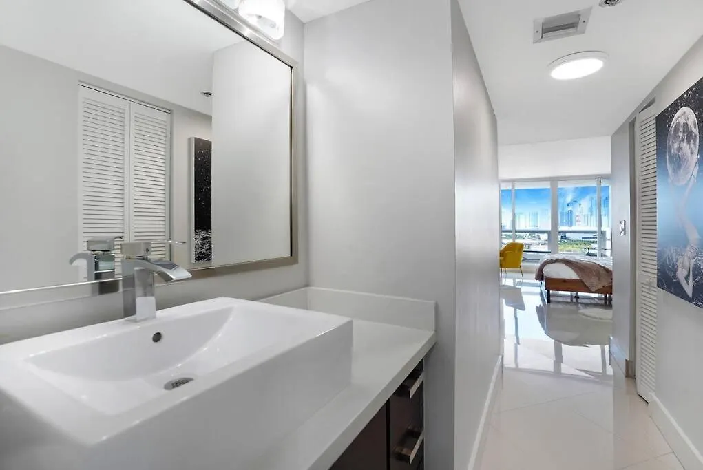 Meet Me In Miami! Impressive Skyline Views *