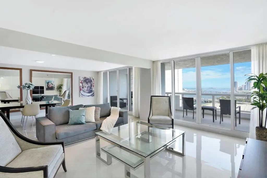 Meet Me In Miami! Impressive Skyline Views Apartment *