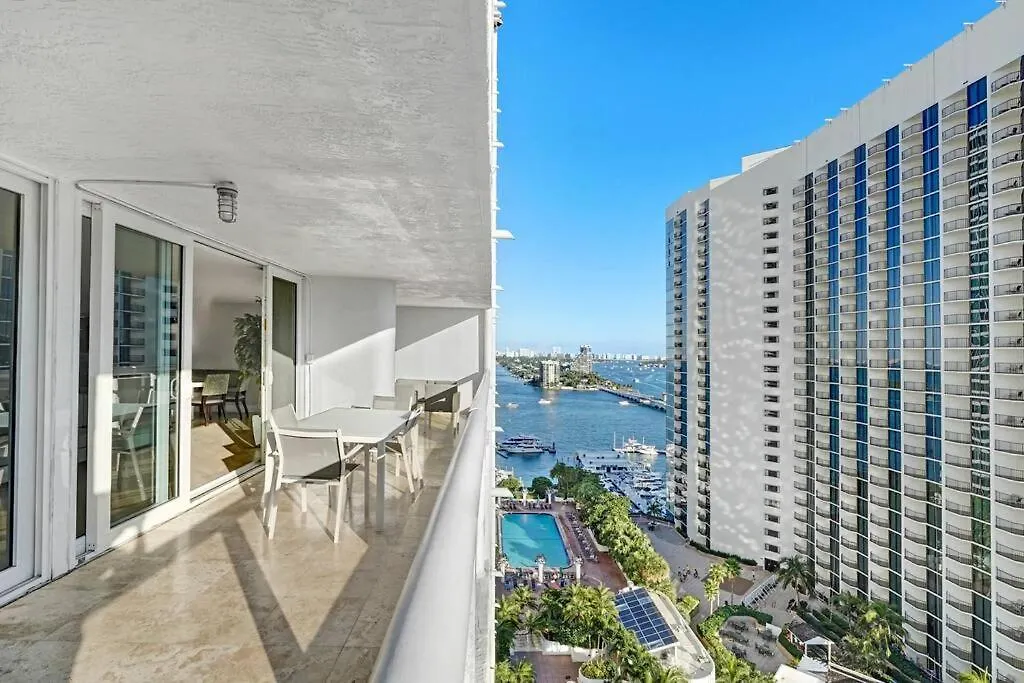 Over The Moon! Skyline And Water Views! Miami