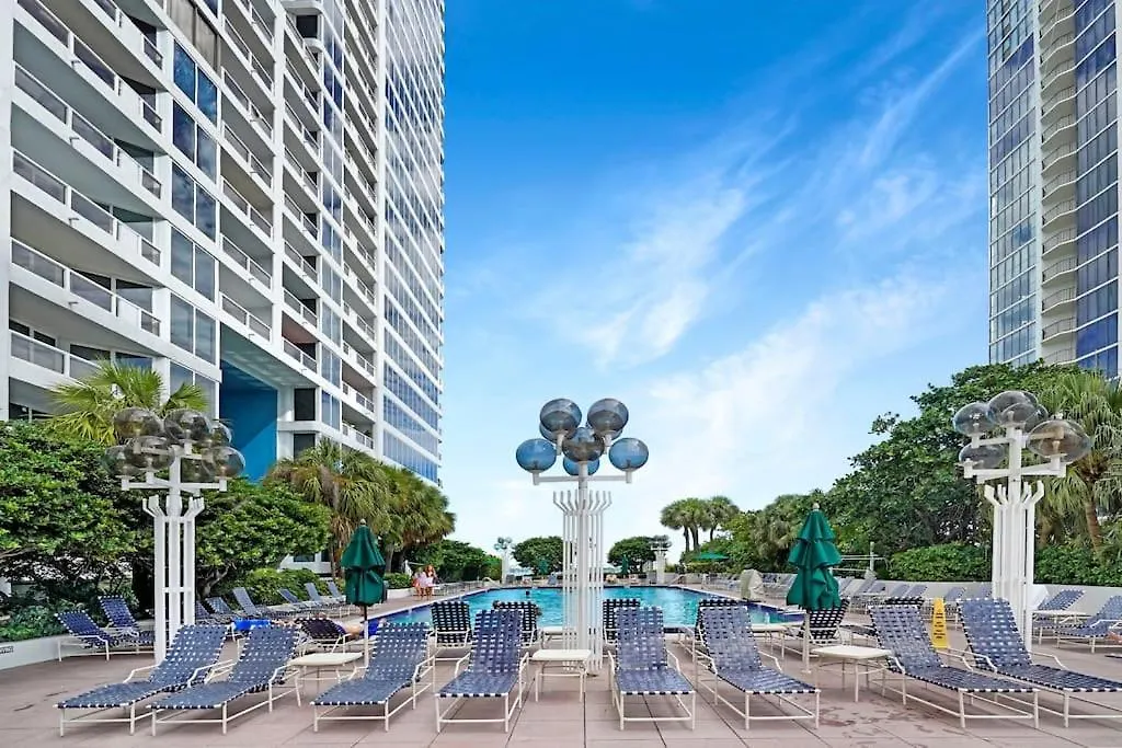 Over The Moon! Skyline And Water Views! Miami