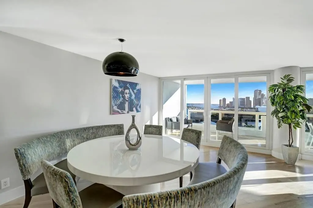 Apartment Over The Moon! Skyline And Water Views! Miami