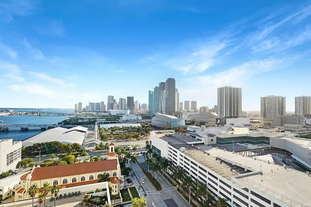 Over The Moon! Skyline And Water Views! Daire Miami