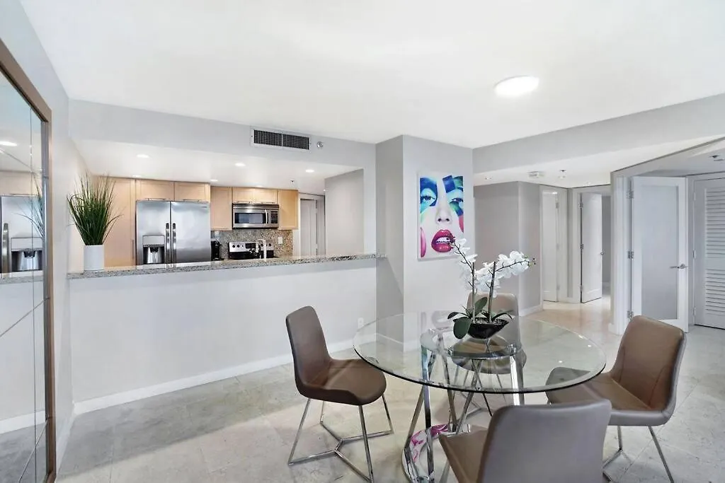 Good Morning Beautiful! Direct Water Views Apartment Miami