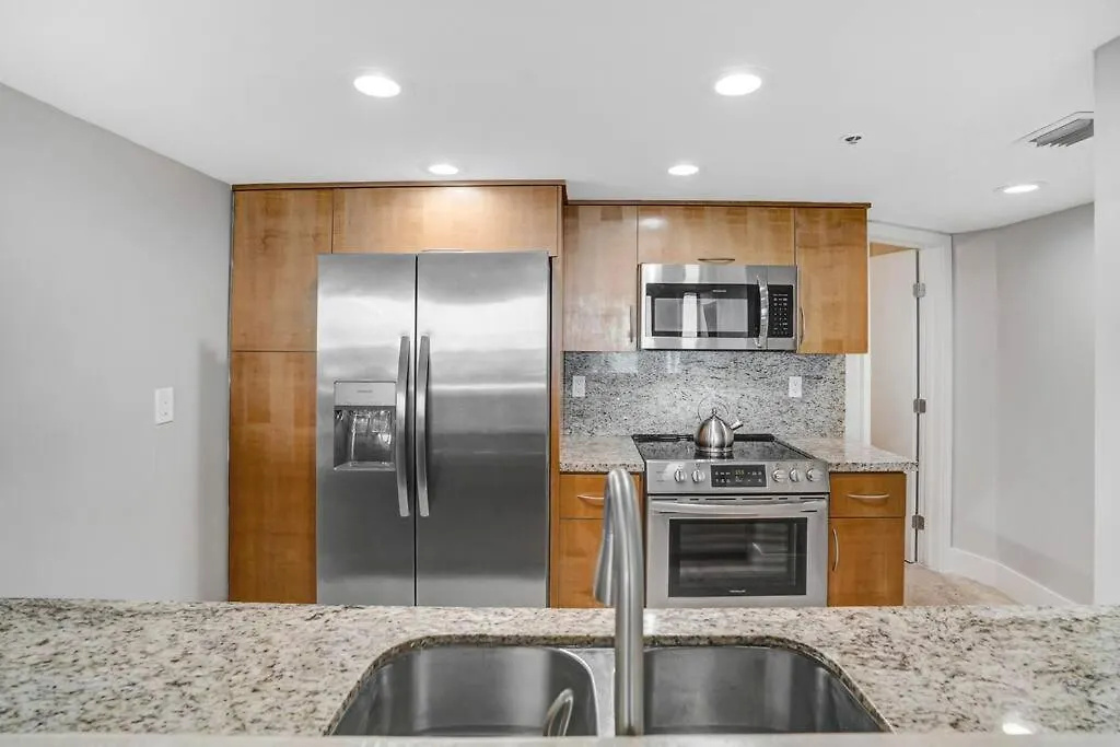 The Audrey! Penthouse With Direct Water Views! Apartment *