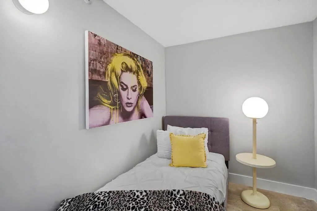 Apartment The Audrey! Penthouse With Direct Water Views! *