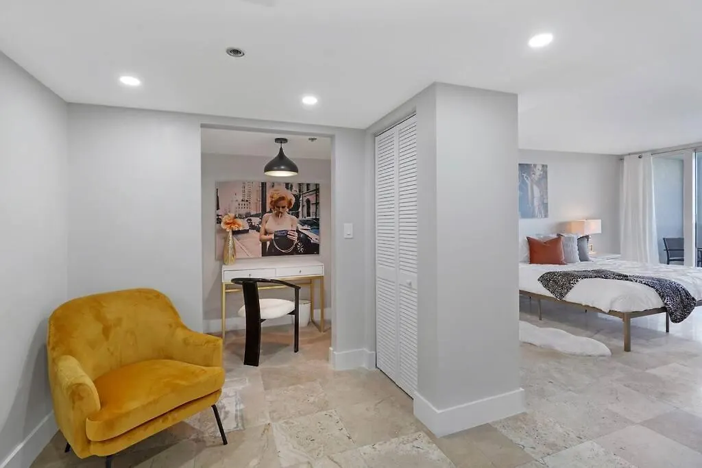 The Audrey! Penthouse With Direct Water Views! Miami