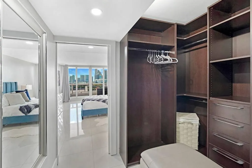 The Marilyn! Renovated And Amazing Skyline Views! Apartment *