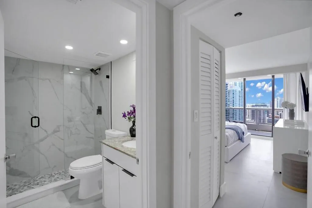 Superstar! Penthouse With Water And Park Views! Apartment