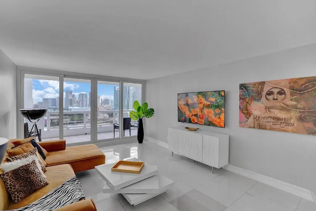 Apartment Paradise Found! Skyline And Water Views! Miami