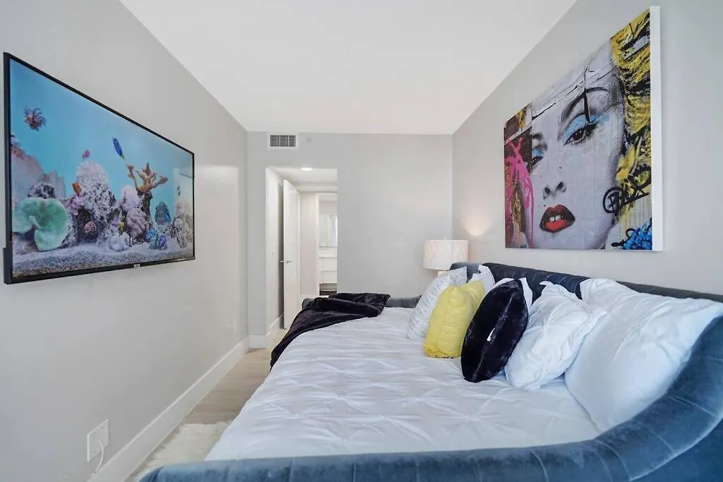 Unforgettable! Water & Park Views, 4 Bedrooms! Apartamento