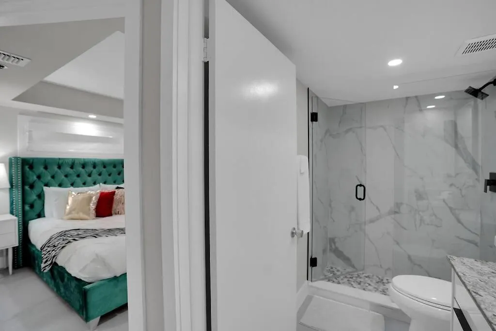 Apartment Superstar! Penthouse With Water And Park Views!