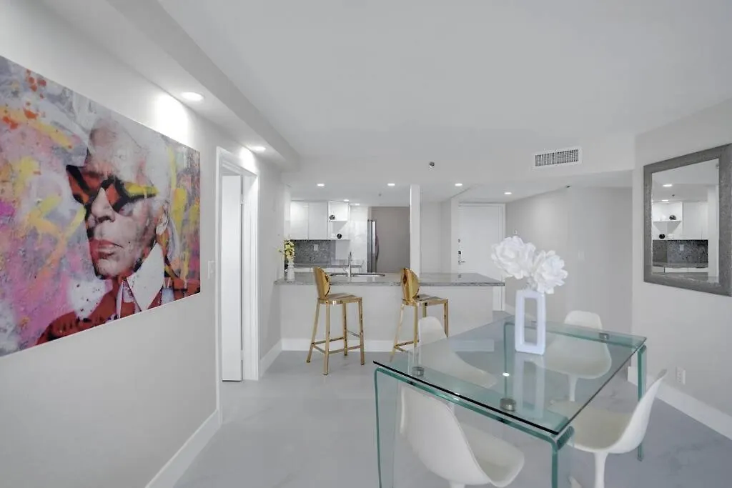 Apartment Superstar! Penthouse With Water And Park Views!