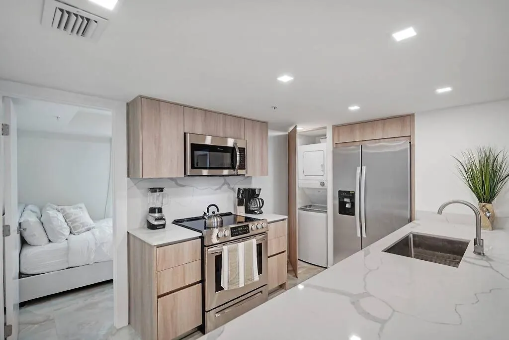 Of Dreams! Renovated With Water & Park Views * Miami