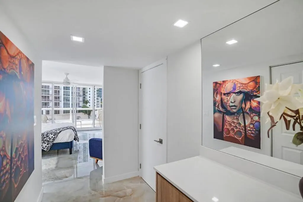 Of Dreams! Renovated With Water & Park Views Apartment Miami