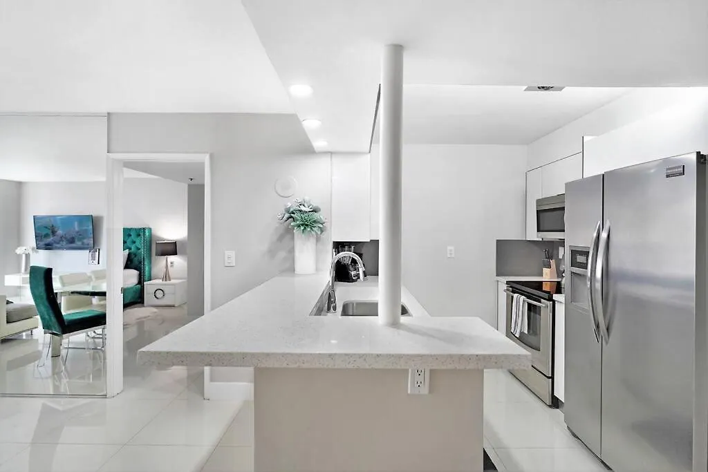 Life Is Gucci! Gorgeous Water Views Condo! * Miami