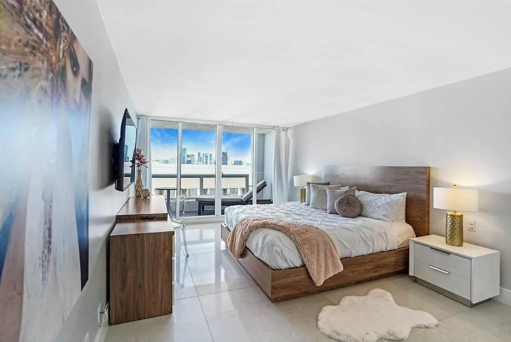 Champagne & Ice! Water Views, 2 Private Balconies! Apartment