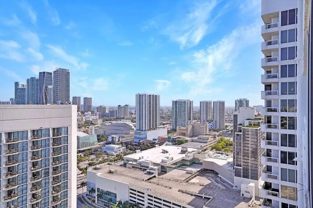 Champagne & Ice! Water Views, 2 Private Balconies! Apartment *