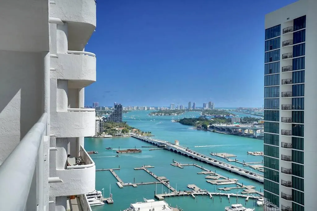 Visions! Water And Skyline Views! Brand New Apartman *