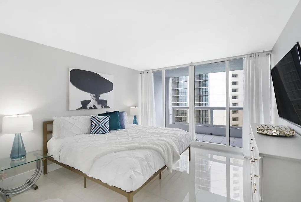 Life Is Gucci! Gorgeous Water Views Condo!
