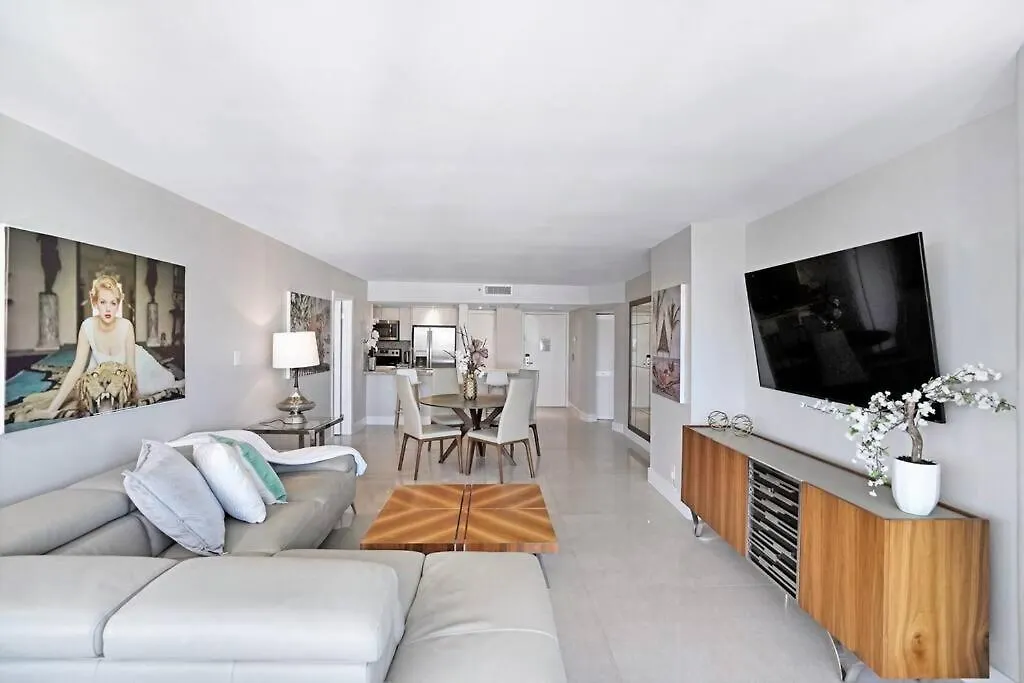 Champagne & Ice! Water Views, 2 Private Balconies! Apartment Miami