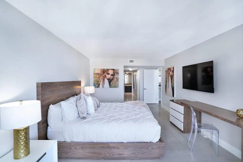 Champagne & Ice! Water Views, 2 Private Balconies! Apartment *