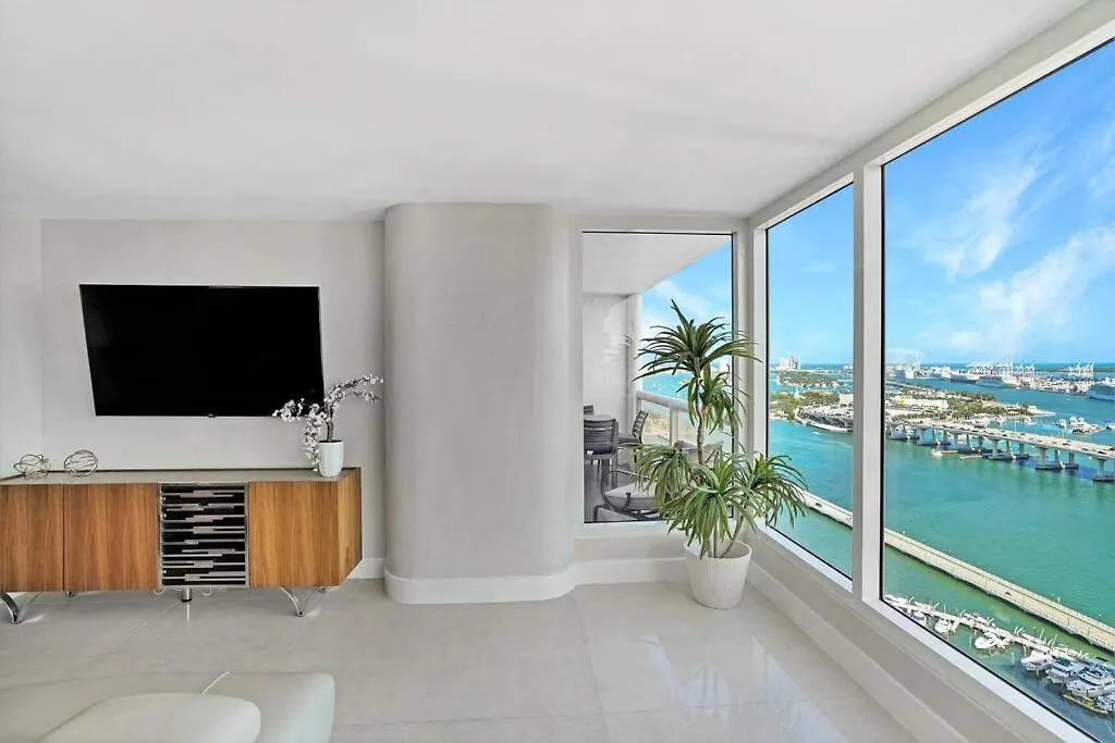 Apartment Champagne & Ice! Water Views, 2 Private Balconies! *