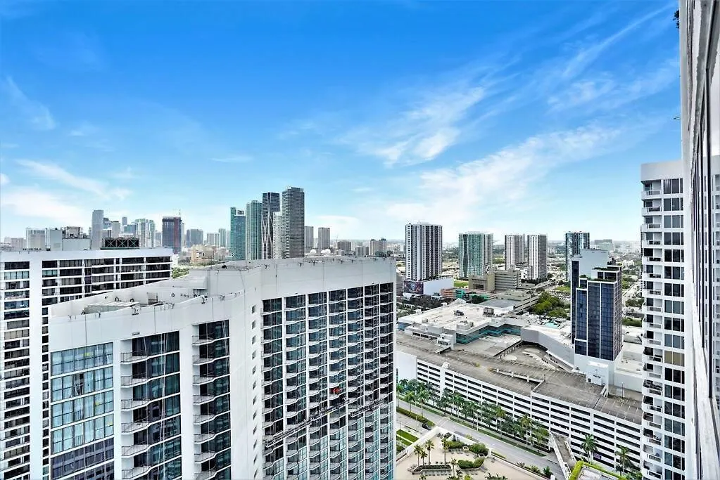 Spectacular! Penthouse With Direct Water Views! Miami