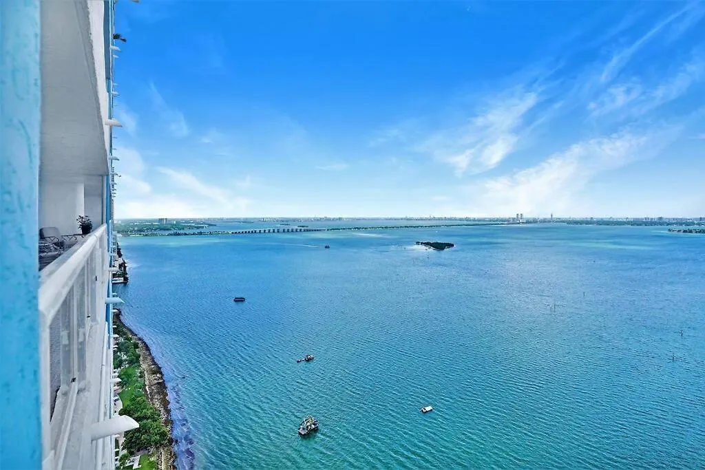 Spectacular! Penthouse With Direct Water Views! Apartment Miami