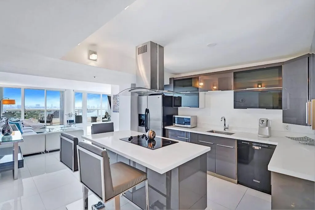 Spectacular! Penthouse With Direct Water Views! Apartment Miami
